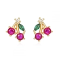 Detalle de pendientes de cereza roja con acabado dorado y piedras brillantes de circón - Cereza