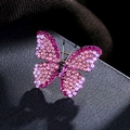 Elegante spilla a farfalla dorata con cristalli sfumati nei toni rosa e viola - Spilla a Farfalla / Rosa