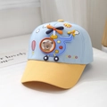 Dettaglio del cappello da baseball in cotone con elicottero 3D e orsetto per bimbi - Corona Blu Chiaro Tesa Gialla / Azzurro