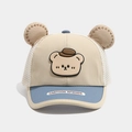 Dettaglio cappello sole bimbo con orecchie da orso, rete traspirante e patch cartoon - Cachi Chiaro