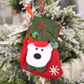 Calza natalizia rossa con orsetto bianco e decorazioni a fiocco di neve sull'albero - Stile orso