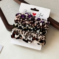 Set di 5 elastici per capelli in velluto leopardato su scheda in vassoio - Set da 5 pezzi con stampa leopardata