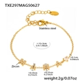 Dettaglio dei ciondoli con lettere MAMA dorate e zircone 5A sulla catena della collana - Bracciale MAMA (TXE297-15+5cm)