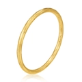 Detail shot of a slim golden bangle featuring a refined textured wave pattern on the surface - Horizontal Grooved Style (6号) / 18K Gold / Gold