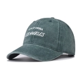 Dettaglio del ricamo California Los Angeles su cappello in cotone lavato - Verde Scuro