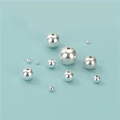 Dettaglio di undici perle in argento sterling S999 lucido con fori per gioielli - Foro Piccolo / 6mm