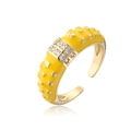Détail de la bague étoile bohème en émail jaune avec des cristaux étincelants - Ouvert Réglable / Jaune