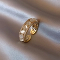 Elegant gold-plated criss-cross ring with white cat-eye stones and zircon accents - Adjustable Open / Gold Cat's Eye Circle Ring