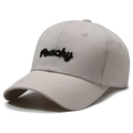 Berretto da baseball classico in cotone beige con ricamo Peachy nero su sfondo bianco - Beige Chiaro