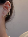 Elegante set di ear cuff celesti dorati con borchie a stella e luna e catena pendente - Ago d'Argento Stella Luna Nappa Clip per Orecchie & Linea (Singolo)