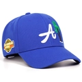Dettaglio del cappellino blu con ricamo A bianco e stemma laterale di Los Angeles - Regolabile / Blu Reale