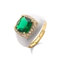 Dettaglio macro dell'anello in ottone dorato con zircone verde e smalto bianco - Aperto Regolabile / Bianco Placcato Oro Pietra Verde