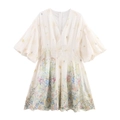 Süßes Blumen-Minikleid mit V-Ausschnitt, Puffärmeln und Stickerei-Spitze in Cremeweiß - S / Milchweiß