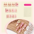 Set di unghie finte artigianali con cuori rossi, fiocchi dorati e motivi a scacchi - Stile Scatola Boutique (1XC1-13847)
