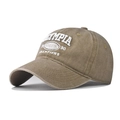 Dettaglio del ricamo OLYMPIA su un cappello da baseball in cotone lavato marrone - Regolabile / Cachi
