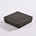 Quadratische schwarze Schmuckschatulle mit eleganter Rautensteppung auf der Oberfläche - 7.5x7.5x3cm / Schwarz