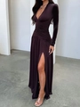 Elegantes langärmliges Maxikleid mit tiefem V-Ausschnitt und Seitenschlitz in Dunkelbraun - S / Braun
