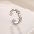 Detailed view of silver shell-shaped continuous links on an adjustable metal ring - Steel Color Shell