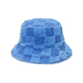 Détail du chapeau bob en peluche à damier bleu montrant la texture en fausse fourrure - M(56-58cm) / Bleu