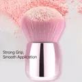 Roze make-up kwast met dichte haren die een sterke poederopname laat zien - Paddenstoel Borstel Set / Roségoud & Roze