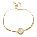 Détail du bracelet réglable en or avec lettrage mama et cristaux multicolores - Style E-Chaîne dorée MAMA pendentif papillon rond