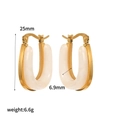 U-förmige goldene Edelstahlohrringe mit weißem Harz-Inlay und 25mm Höhe im Detail - Weißer U-Form Stil (TE60243-WT)