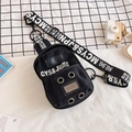 Bolso de pecho de lona negra estilo urbano con estampado de letras y placa metálica - Negro sin Colgante