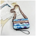Détail macro du sac bandoulière mini valise portable avec motif palmier et sangle - Cocotier Bleu