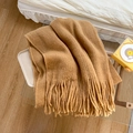 Lunga sciarpa in maglia color cammello con trama spessa e frange per il calore invernale - Cammello
