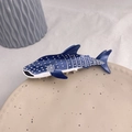 Blue whale-shaped acetate hair claw with white spots on a ceramic decorative plate - Blue Shark