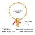 Détail du bracelet en acier inoxydable doré 18K avec breloques fraise et homard - Style Fraise Piment Homard Or (YYB025102)