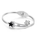 Brazalete de estrella plateado con esmalte negro y circonitas con diseño de resorte - Color Acero (KB129310-SP)