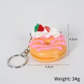Porte-clés donut réaliste avec crème blanche, fraise et glaçage rose détaillé - Décoration beignet confiture de fraise (avec porte-clés) / 4.50cm / Jaune