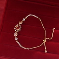 Bracciale placcato oro 18K con gemma rossa esagonale e chiusura a scorrimento - Bracciale Regolabile a Farfalla con Zircone Rosso Ovale (HB4485)