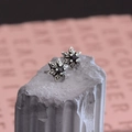 Orecchini a perno stile punk in argento antico con pietra nera e esagramma - Zircone Nero
