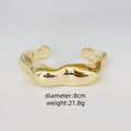 Variante de brazalete dorado irregular único con 8cm de diámetro y 21,8g de peso - Estilo Irregular Fluido (F)