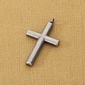 Colgante de cruz de acero inoxidable vintage con acabado en plata envejecida - Plata Antigua (KP97165-KFC) / Solo Colgante