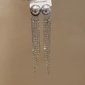 Elegante vergoldete Blatt-Quastenohrringe mit grauen Perlen und funkelnden weißen Straßsteinen - Stil mit Silber-Ohrstecker / Silber