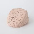 Detailopname van baby baret met beertje borduursel en zachte katoenen textuur - 48cm (5-18 maanden) / Roze