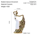 Escultura de bailarina moderna de cerámica con vestido dorado para decoración de lujo - Pieza Única / Blanco/Dorado