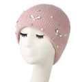 Berretto in maglia rosa da donna con perle bianche e strass scintillanti su manichino - Adulto / Rosa Antico