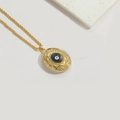 Goldener Vintage-Anhänger mit ovalem bösem Blick an einer Kordelkette für Damenmode - Schwarz