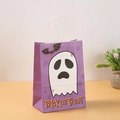 Detalle de bolsa de regalo morada de Halloween en papel kraft con fantasma y murciélago - Estilo 10-AB (Murciélago Fantasma) / 21x15x8cm