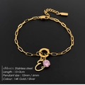 Gouden roestvrijstalen armband met initial 'E' en een roze zirkoon hanger voor dames - Letter E