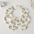 Detail of flower-shaped 100% cotton baby bib with olive branch and berry print - Gauze Flower Wrap - Leaves And Fruits