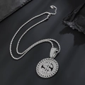 Gros plan du pendentif signe dollar en argent avec diamants et chaîne torsadée style hip hop - Pendentif + Chaîne Torsadée [60CM] / Argent