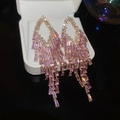 Gros plan de boucles d'oreilles cœur vintage dorées avec pampilles en cristal rose - 9# Tige de boucle d'oreille en argent - Or - Rose