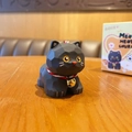 Geometrisch zwart kattenbeeldje van hars met rode halsband voor tafeldecoratie - Meow Meow Church Houtsnijwerk - Zwarte Kat
