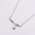 Collana in acciaio inox argento con giunto di bambù e ciondolo a foglia - Color Acciaio