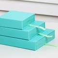 Schmuckschachtel in Tiffany-Blau mit Seidenbandgriff in drei stapelbaren Größen - 7*7*2cm / See-Blau